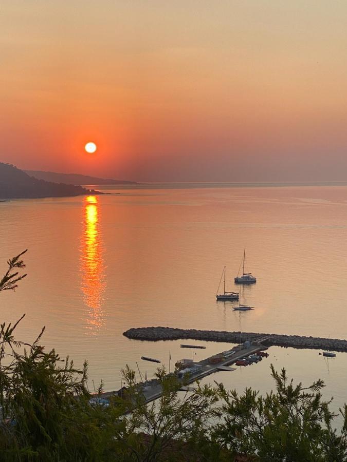 Villa L'Ensoleillee Vue Panoramique Mer, 250 M De La Plage Et Du Centre Ville Ментона Екстериор снимка